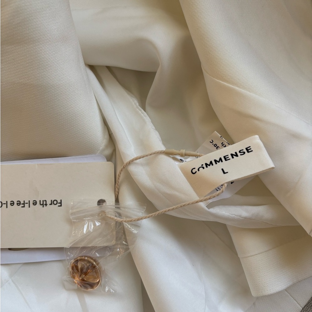 Commense White Buttoned Vest - Picture 2 of 2